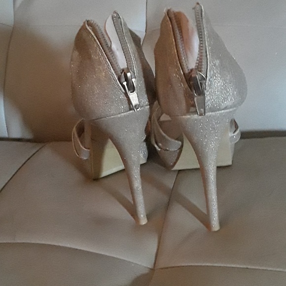 Shoes - Picture 4 of 4